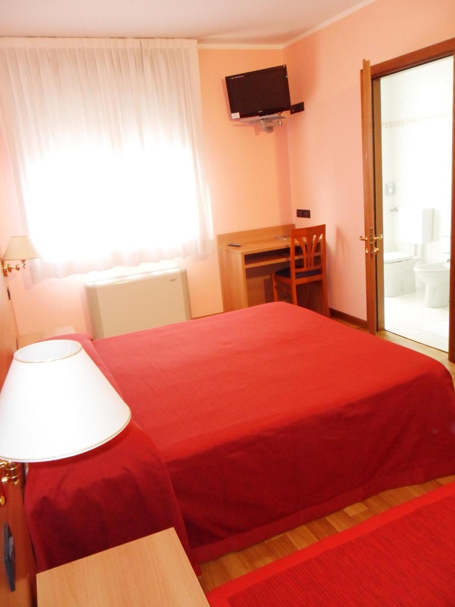 Hotel Ristorante Al Bassanello บัสซาโน เดล กรัปปา ภายนอก รูปภาพ