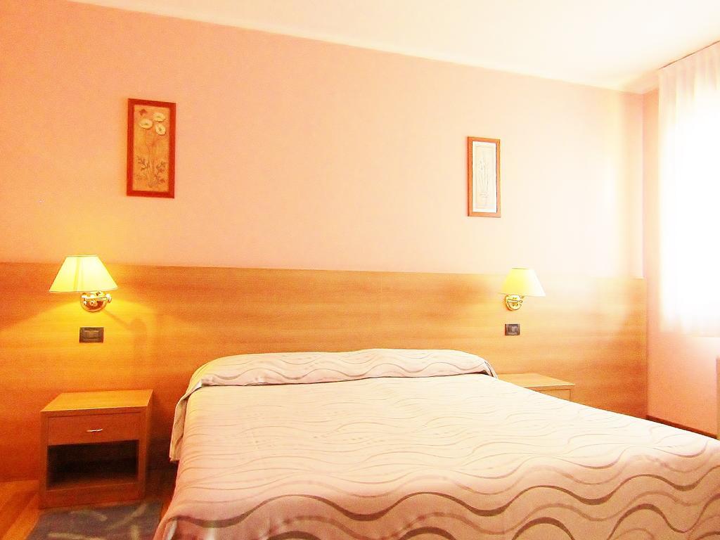 Hotel Ristorante Al Bassanello บัสซาโน เดล กรัปปา ภายนอก รูปภาพ