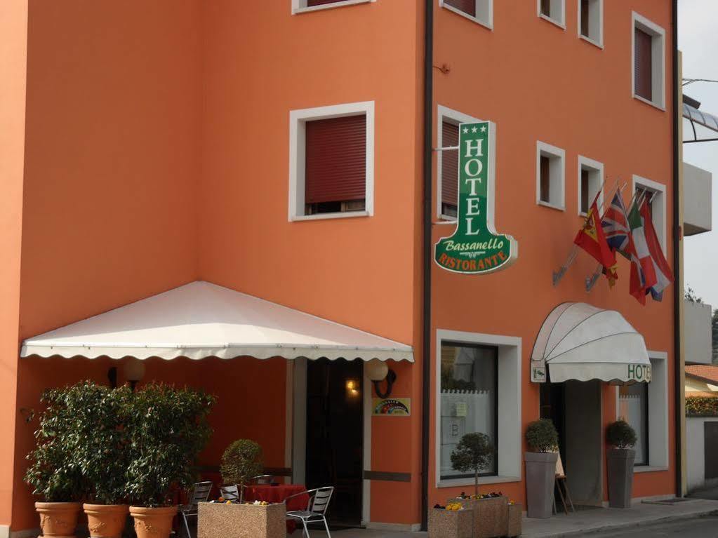 Hotel Ristorante Al Bassanello บัสซาโน เดล กรัปปา ภายนอก รูปภาพ