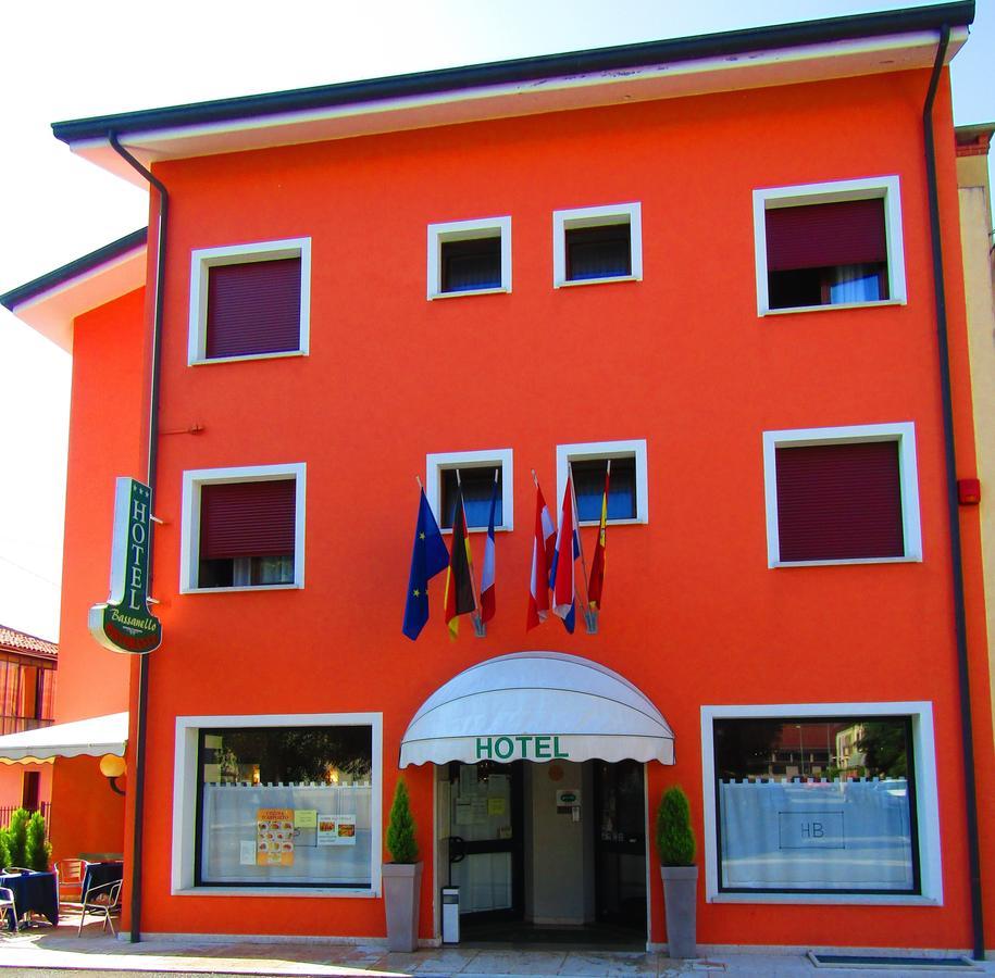Hotel Ristorante Al Bassanello บัสซาโน เดล กรัปปา ภายนอก รูปภาพ